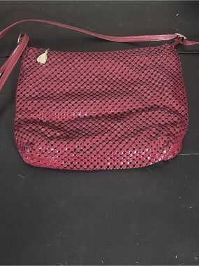 Women's Woven Crossbody Bag in Burgundy